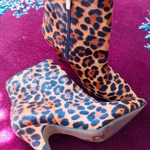 Leopard Vince Camuto Boots size 9 booties boots